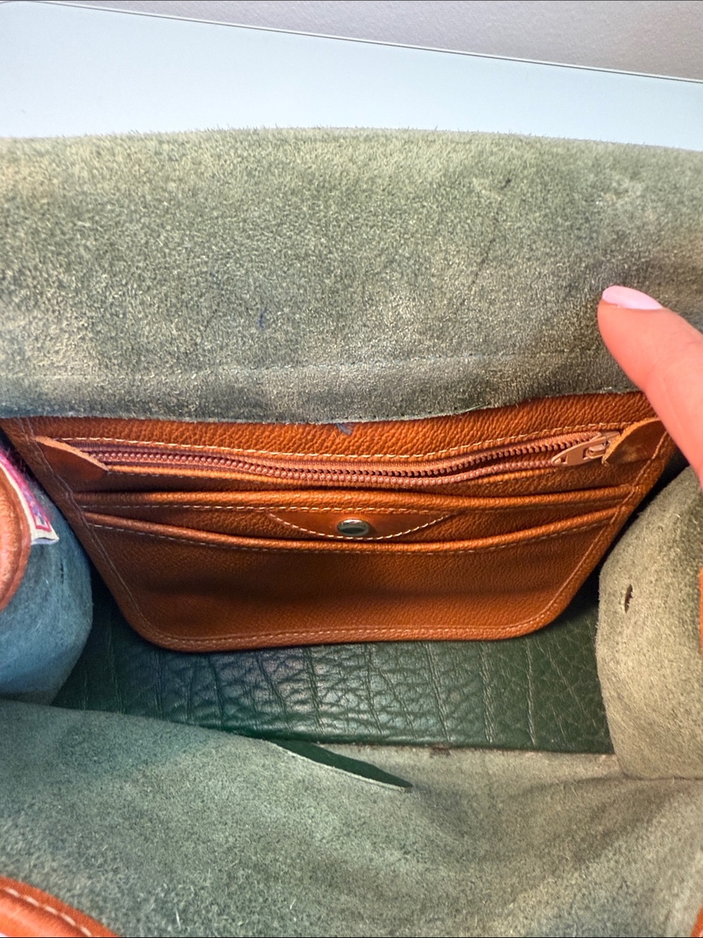Vintage Dooney & Bourke Essex - Green Pebbled Leather Crossbody with Brown Trim - Picture 13 of 13